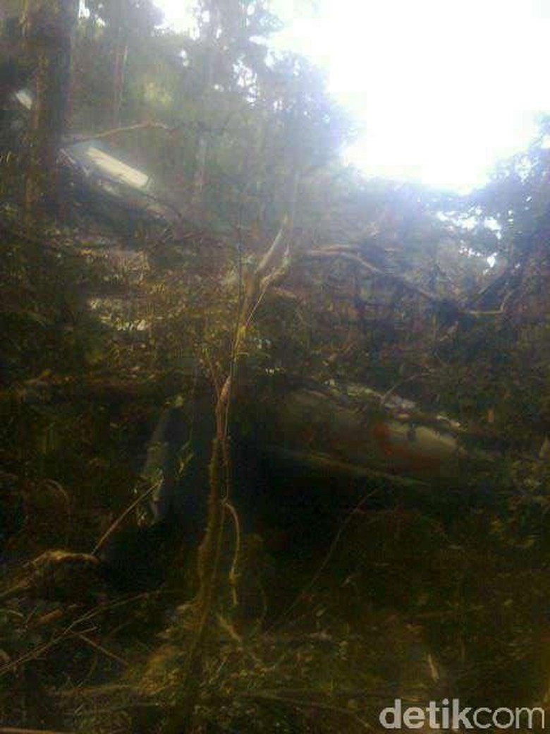 Ini Foto Pertama Puing Pesawat Aviastar di Pegunungan Latimojong Ini Foto Pertama Puing Pesawat Aviastar di Pegunungan Latimojong
