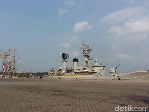 Lagu The Beatles dari KRI Oswald Siahaan Sambut Tamu HUT ke-70 TNI