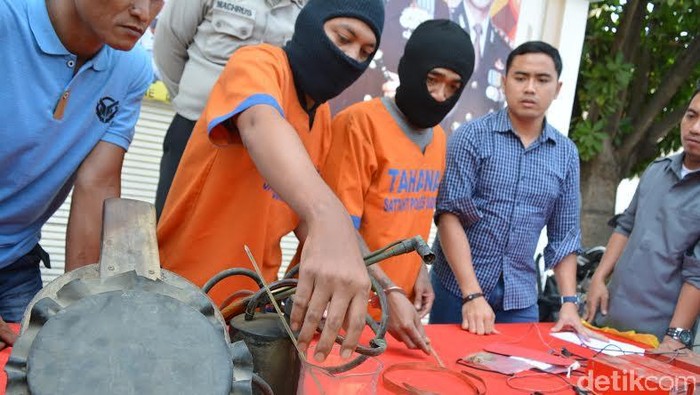 Dua Spesialis Pembuat Emas Palsu Dibekuk