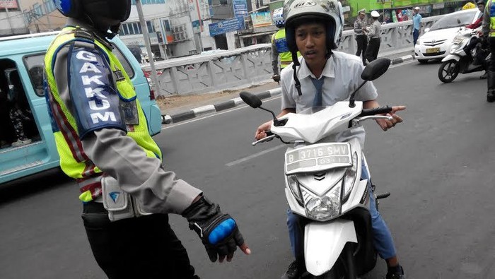 Pelajar Tak Punya SIM Hingga Ojek Online Kena Razia di Tanah Abang