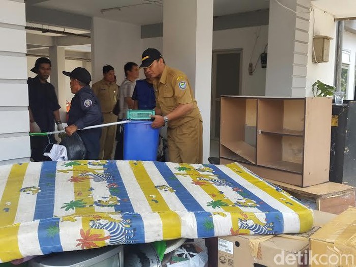 Begini Suasana Pindahan Rumah Warga Baksil ke Rusun Sadang Serang
