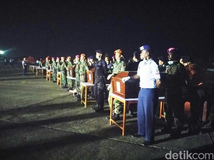 Susul Heli Basarnas, Heli TNI AD Angkut 5 Korban Aviastar Tiba di Makassar