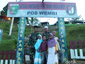 Bertugas di Perbatasan Papua, Kopral Ini Bantu Jadi Guru Ngaji Anak