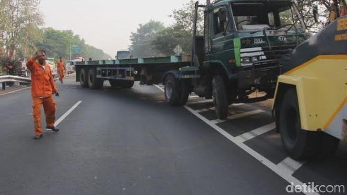 Tiga Mobil Terlibat Kecelakaan Beruntun di Tol Pancoran