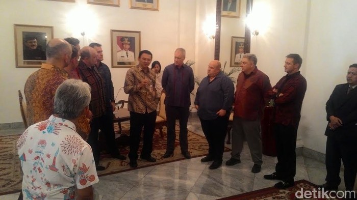 Ahok Mendadak Jadi Tour Guide Turis Australia di Balai Kota