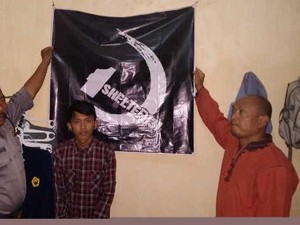 Pnd Penghuni Kamar Kos Bantah Banner Palu Arit Miliknya