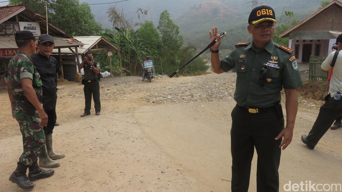 Melihat Lebih Dekat Pembangunan Jalan Purwakarta-Bogor yang Dibangun TNI