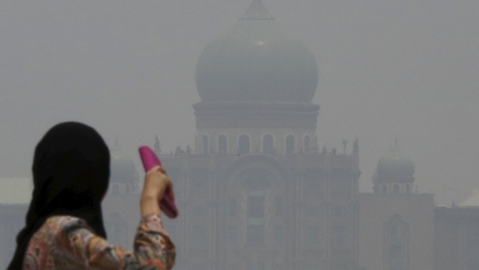 Atasi Kabut Asap, Malaysia Kirim Pesawat Amfibi Bombardier ke Palembang