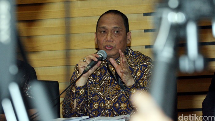 Indriyanto Seno Adji saat mendampingi Plt Pimpinan KPK lainnya memberikan keterangan pers menolak rencana revisi UU KPK di Gedung KPK, Jakarta, Rabu (7/10/2015). Lamhot Aritonang/detikcom