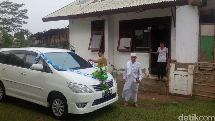 Rumah Butut Marwan dan Hadiah Mobil karena Rajin Salat