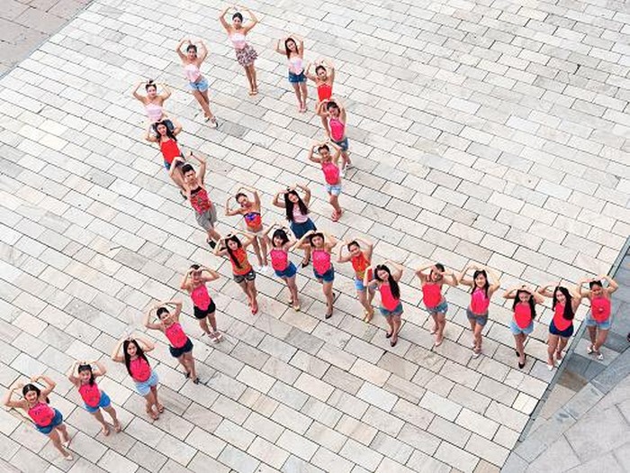 Kampanye Kesehatan Payudara, Wanita-wanita Ini Lempar Bra ke Udara