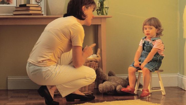 Efek Negatif Helicopter Parenting: Anak Tak Pede Hingga Tak Mandiri