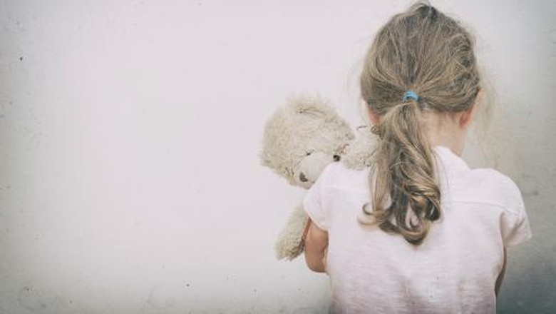 Ilustrasi anak merajuk minta dibelikan baju untuk Lebaran/ Foto: Thinkstock Ilustrasi anak merajuk minta dibelikan baju untuk Lebaran/ Foto: Thinkstock