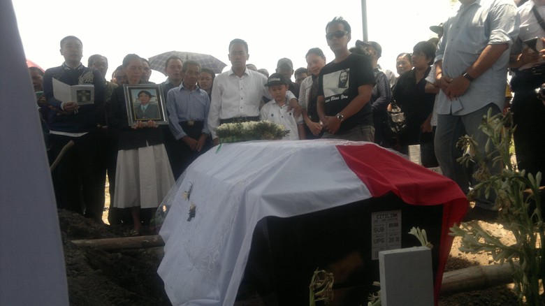 Duka Keluarga Melepas Soekris Winarto, Teknisi Korban Aviastar Duka Keluarga Melepas Soekris Winarto, Teknisi Korban Aviastar