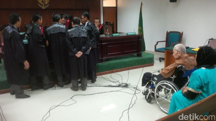 Terdakwa Korupsi Stroke, Hakim PN Tipikor Berunding Soal Kelanjutan Sidang
