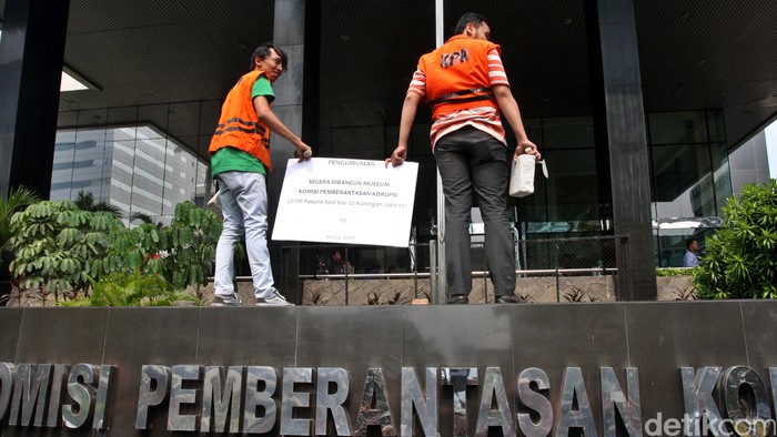 Tirani Ide Itu Bernama Usulan KPK Hanya Berusia 12 Tahun