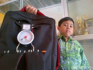 Pegal Saat Bawa Tas, Siswa SD di Semarang Ciptakan Alat Deteksi Beban