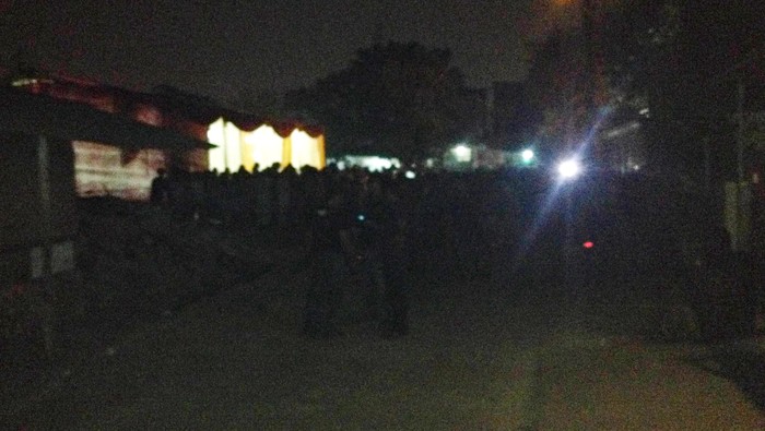 Polisi Sterilkan Markas Boel Tacos, Warga Kp Rawa Lele Penuhi Lokasi