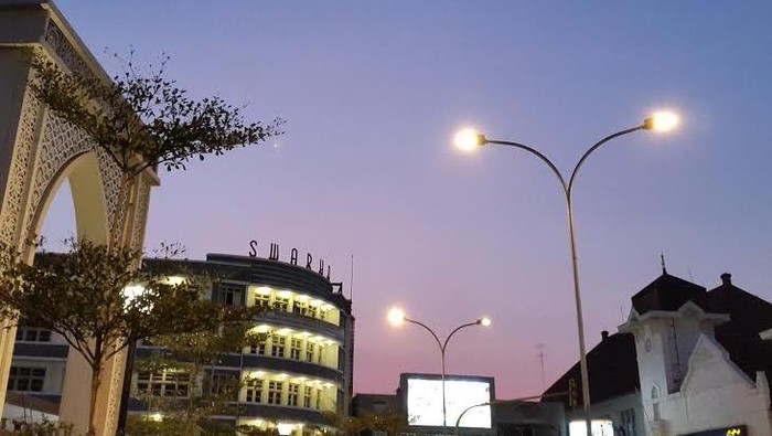 Ingin Gelap-gelapan, Waria Kerap Intimidasi Teknisi PJU di Bandung