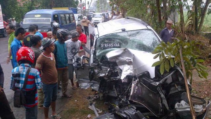 Terios vs Mobil Boks di Jember, 3 Orang Tewas