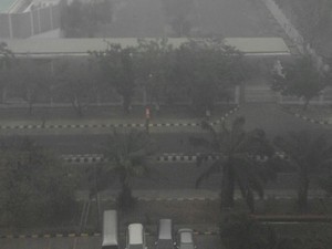 Meski Dikepung Asap, Anak-anak di Palembang Tetap Semangat Bersekolah