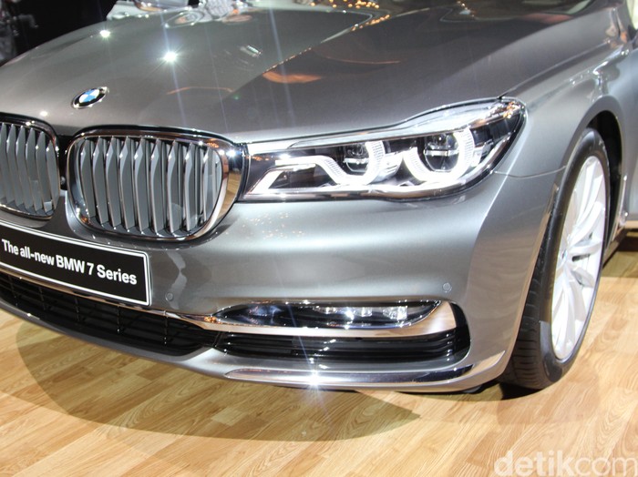 BMW Cari Rekanan untuk Bikin Otak Mobil Otonom