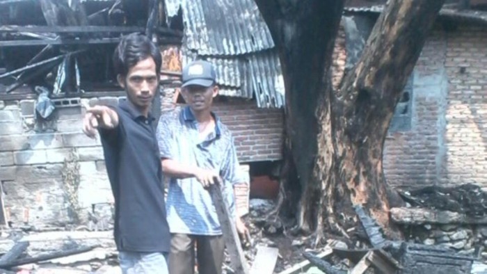 11 Kios di Senen Hangus Terbakar, Warga Mengais Cari Barang Tersisa