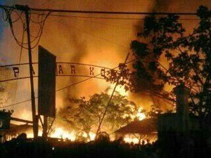 Ratusan Kios Pasar Kolpajung Pamekasan Hangus Terbakar