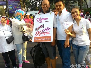 Latihan Jelang Jakarta Marathon, Sandiaga Sempat Sapa Relawan di HI