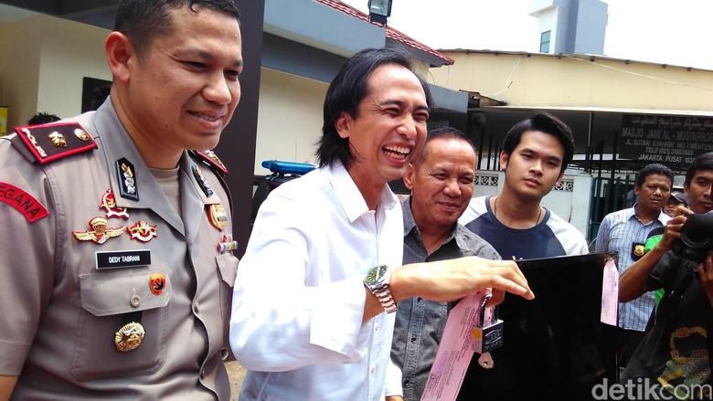 Piyu Padi Ceritakan Pernah Dapat Pick Gitar Personil Judas Priest Piyu Padi Ceritakan Pernah Dapat Pick Gitar Personil Judas Priest