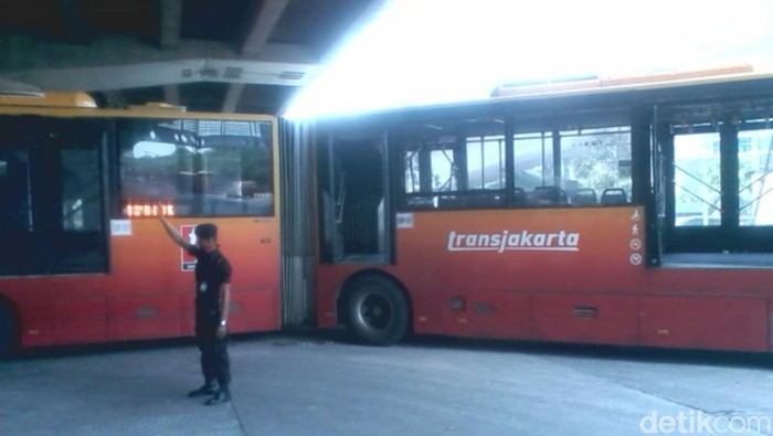 Banyak Bus TransJ Tak Laik Beroperasi, Ahok: Paksa Operator Beli Bus Baru!