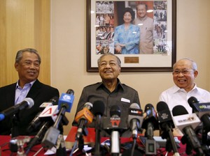Mahathir Mohamad dan Tokoh UMNO Minta Pembebasan Pengkritik PM Najib