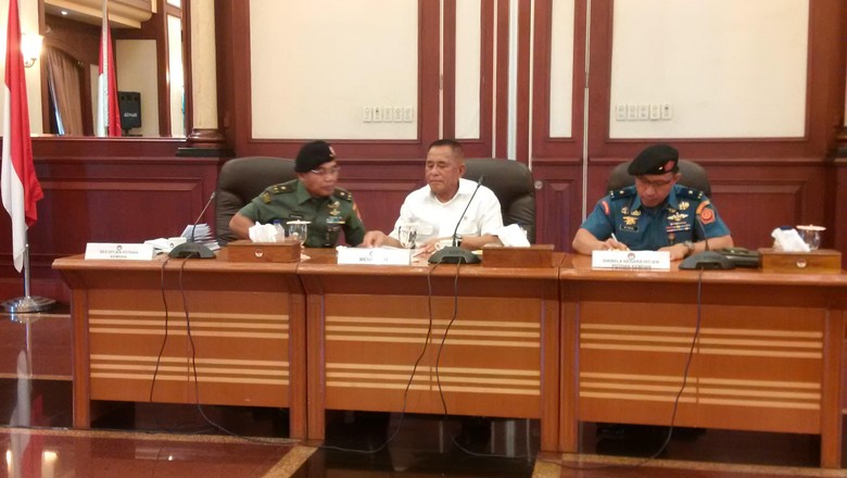 Warga Wajib Ikut Bela Negara, Menhan: 100 Juta Kader Dalam 10 Tahun Warga Wajib Ikut Bela Negara, Menhan: 100 Juta Kader Dalam 10 Tahun