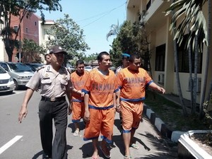 Tetapkan 34 Tersangka, Polisi Kejar 5 DPO Kasus Salim Kancil dan Tosan
