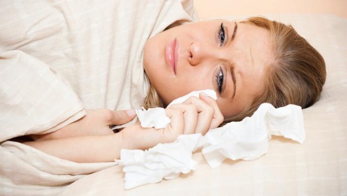 wanita menangis di tempat tidur Sad woman