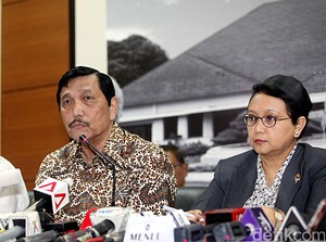 Luhut: Perusahaan Perkebunan/HTI Musti Siapkan Helikopter Saat Musim Kering