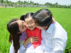 Siapa yang Merasa Lebih Jago Urus Anak, Ayah atau Bunda?