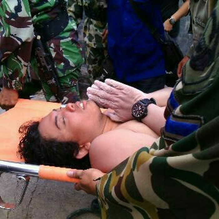 Frans Selamat, Keluarga: Dia Bisa Berenang dan Sering Bicara Survival