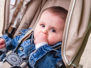 Terlalu Sering Mengisap Jari, Kemampuan Bicara Bayi Bisa Terhambat