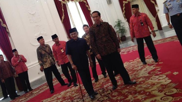 Jokowi Undang BJ Habibie Makan Siang di Istana
