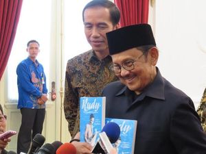Habibie Temui Jokowi di Istana, Bahas Golkar?