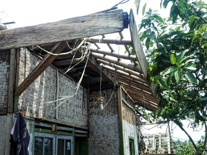 Puting Beliung di Cianjur Rusak Puluhan Rumah