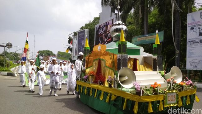 Peserta Pawai 1 Muharram di Aceh Tetap Semangat Meski 