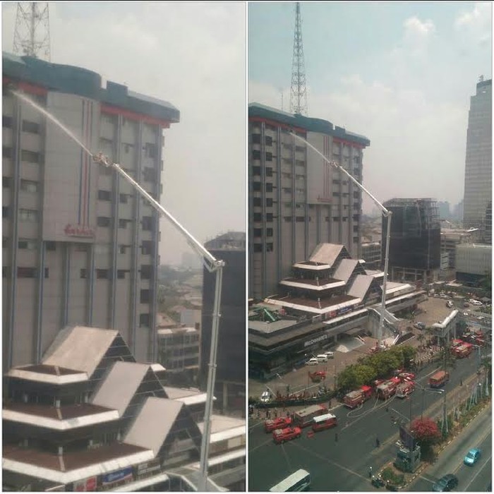 Momen Aksi Petugas Pemadam Kebakaran Padamkan Api di Gedung Sarinah