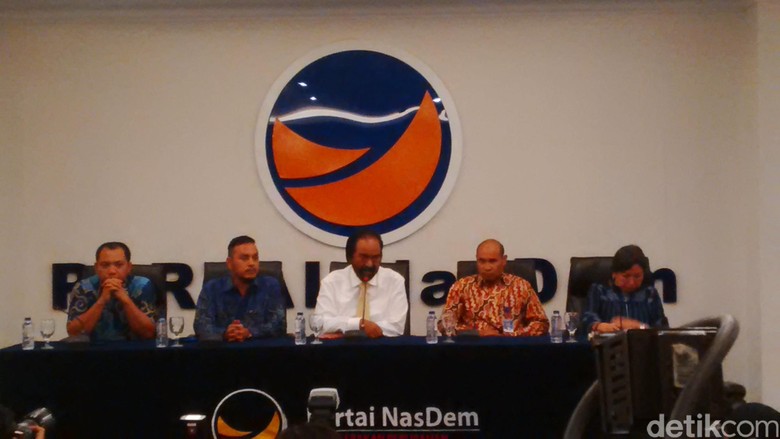 Surya Paloh: Saya Bukan Makelar Kasus Surya Paloh: Saya Bukan Makelar Kasus