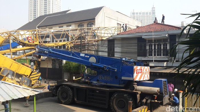Rumah Tertimpa Crane, Anak Pensiunan Jenderal Polisi Selamat