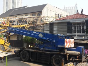 Rumah Tertimpa Crane, Anak Pensiunan Jenderal Polisi Selamat