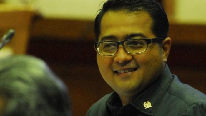 Teuku Riefky Harsya