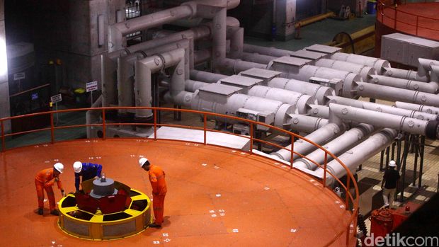 Melihat Aktivitas di Power House PLTA cirata Petugas beraktivitas di area power house PT. PJB UP Cirata di PLTA Cirata, Purwakarta, Jawa Barat (14/10/2015). PLTA Cirata menghasilkan listrik untuk wilayah jawa bali dengan daya terpasang 1. 008 MW dan energi per tahun sebesar 1. 428 juta kilowatt jam. Hasan Alhabshy/detikcom