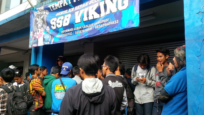 Ratusan Bobotoh Kebingungan di Stadion Persib karena Tiket Tour GBK Habis